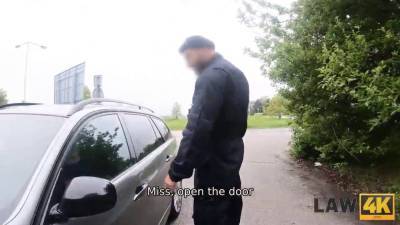 Security officer catch dangerous car stealer and penetrate hot bitches holes - sexu.com - Czech Republic