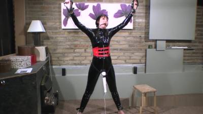 Laine - Tracey Laine Plays The Wand In Latex - upornia.com
