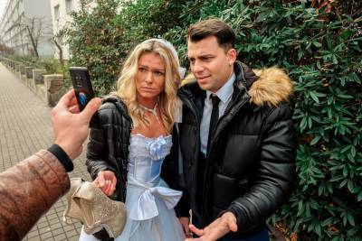 DEBT4k. Debt collector fucks the bride in white dress and stockings - txxx.com - Czech Republic