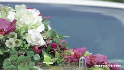 Dirty Bride Takes Her Chauffeurs Cock Before Her Wedding - hotmovs.com