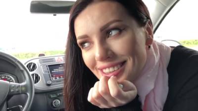 Every Day She Gives A Blowjob In The Car And Swallows Cum - hclips.com