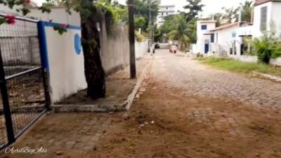 Drinking pee in street , risk really , swallow all piss!!!! - sunporno.com - Brazil