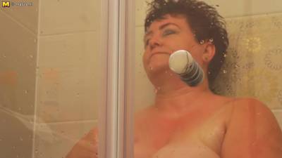Horny Mature Bbw Getting Seduced In The Shower - MatureNL - hotmovs.com - Netherlands