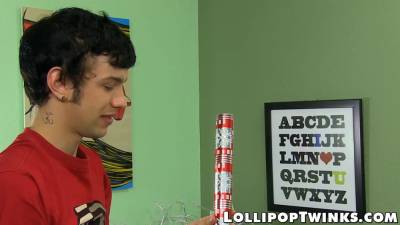 Teen sucks a lollipop before raw fucking - sunporno.com