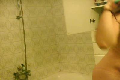 my unaware sister showering - voyeurhit.com