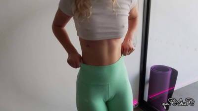 Cute and Fit Babe Makes Me Cum in Her Panties and Yoga Pants - sunporno.com