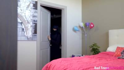 Dolly Leigh - Pussy Bandit - hotmovs.com