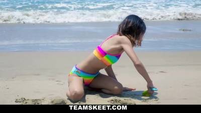 Jasmine Grey In Petite Beach Babe Gets Boned - hotmovs.com