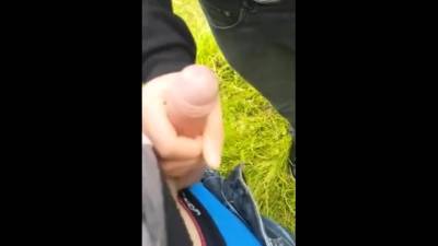 Twink sucking cock in the park and getting the cum - drtvid.com
