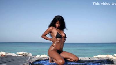 Bold Ebony Beach Masturbation And Orgasm - upornia.com