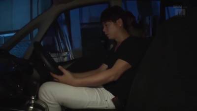 Asian Girl Shows The Driver How She Rides Men - txxx.com