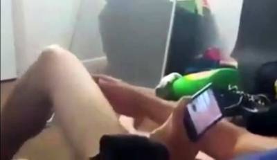 Watch my friend cumming while he's watching porn - drtvid.com