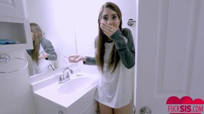 Joseline Kelly in stepsis bit my rod - sexu.com