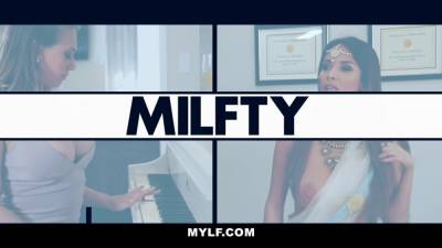 Mylf - horny milf sommer love gives her step sonnie a hand-job in the tub - sexu.com