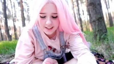 Cutie took me to the Forest and Gave me a Hot Blowjob - sunporno.com - Russia