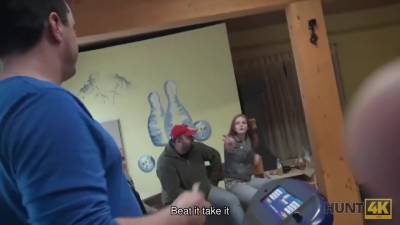 Couple Is Tired Of Bowling, Guy Wants Money, Chick Wants Sex - upornia.com - Czech Republic