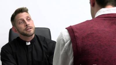 Hung priest fucks teen - drtvid.com