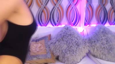 Wild Babe Rides Her Dildo - hclips.com