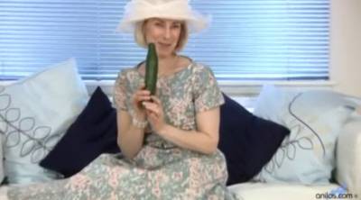 Cucumber mature housewife fuck - sexu.com