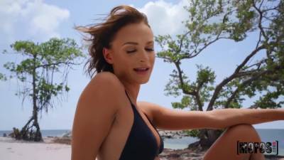 Prefers Hardcore Way Of Making Love - Emma Hix - hotmovs.com