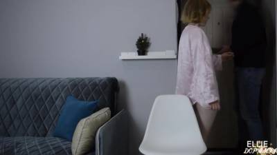 Giving The Pizza Delivery Guy A Great Blowjob - Amateur Ellie Dopamine Fucked For Free Pizza - hclips.com