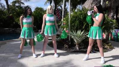 Cheerleader fuck fest with sexy babes - drtvid.com