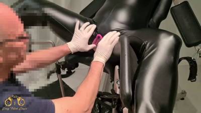 Catheter treatment on the gyno chair - sunporno.com - Germany