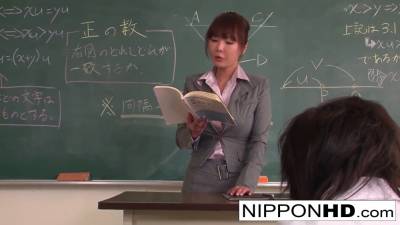 Sexy Japanese teacher blows a bunch of cocks - sexu.com - Japan