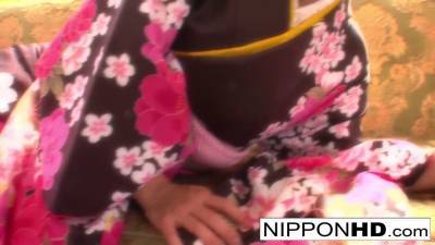 Japanese geisha gets tied up and played with - sexu.com - Japan