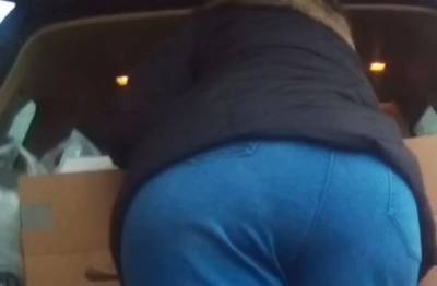 Big candid bbw mature ass in tight jeans - voyeurhit.com