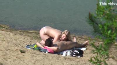 A Real Couple Goes To Fuck At The Lake! - voyeurhit.com