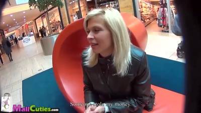 Czech Blonde Woman Buys The Clothes And Fucking - Mall Cuties - voyeurhit.com - Czech Republic