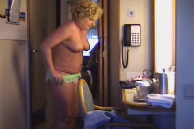 chubby wife undressing on cruise - voyeurhit.com