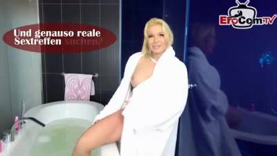Plump, blonde woman with big, natural tits enjoyed having casual sex with one of the neighbors - sunporno.com