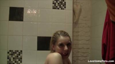 Girlfriend Plays With Boyfriends Cock In The Bathtub - hclips.com