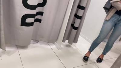 Real Spontaneous Public Fuck In Crowded Changing Room In Mall - hclips.com