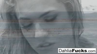 Hot Dahlia Gets Naughty And Squirts All Over The Beach - hotmovs.com
