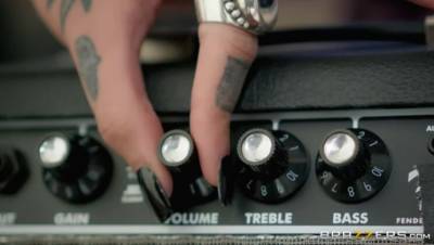 Leigh Raven - Tommy Gunn - Noise Cumplaint - xxxfiles.com