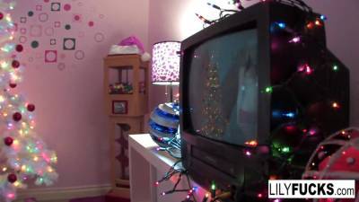 Lily - Squirting Christmas moments with sexy Lily - sexu.com