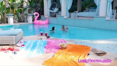 Wet Poolside Threesome With Horny Girlfriends - upornia.com
