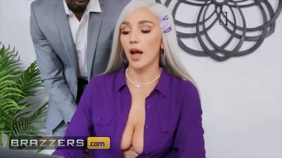 (Kendra Sunderland) gets a foot massage a huge black penis by her counterpart (Isiah Maxwell) - brazzers - sexu.com