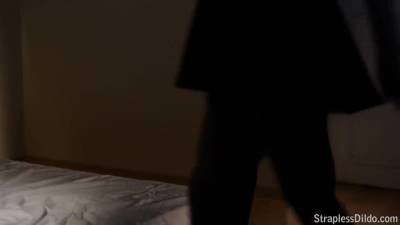 Snatch Licking And Dildoing In Fetish Lesbian Pantyhose Scene - hotmovs.com