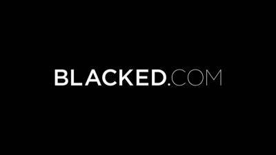 BLACKED Friends saw her with BBC, they had to have some too - sunporno.com