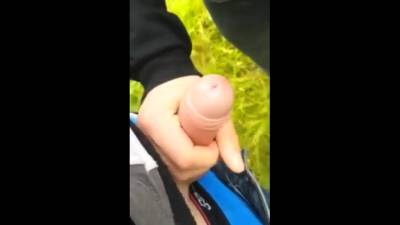 Twink sucking cock in the park and getting the cum - icpvid.com