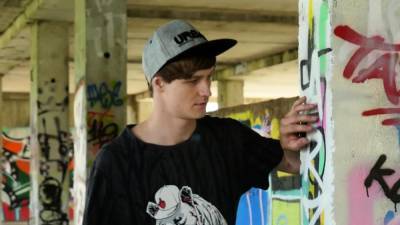 Handsome skater boy Antony Carter is in the right place at - nvdvid.com
