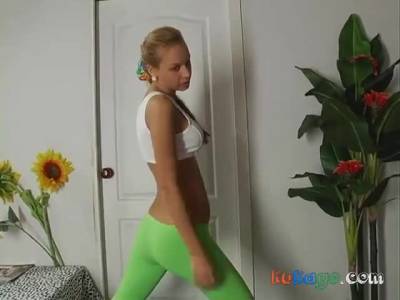 Beautiful gymnast girl teased boyfriend - pornoxo.com