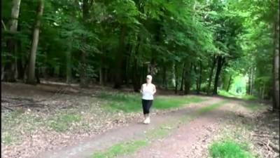 Reife Frau will im Wald Gefickt werden - icpvid.com - Germany