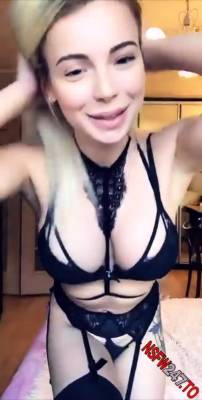 Masturbating loving babe solo toy plays with enthusiasm - icpvid.com