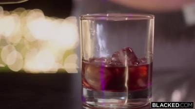 Sybil - Sybil - Hospitality - upornia.com