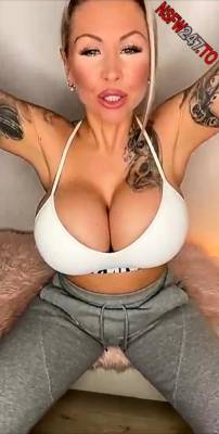 Big boobs milf masturbates with her dildo - nvdvid.com